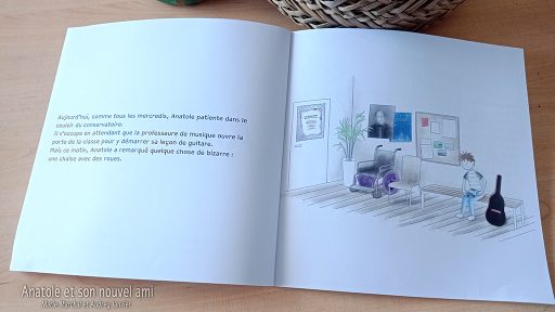 IEF – Handicap – Livre pour enfant Anatole et son nouvel ami 01 IEF - Collection des livres pour enfants des aventures d'Anatole, un héros pas tout à fait ordinaire - sur l'école à la maison et sur l'amitié au delà du handicap